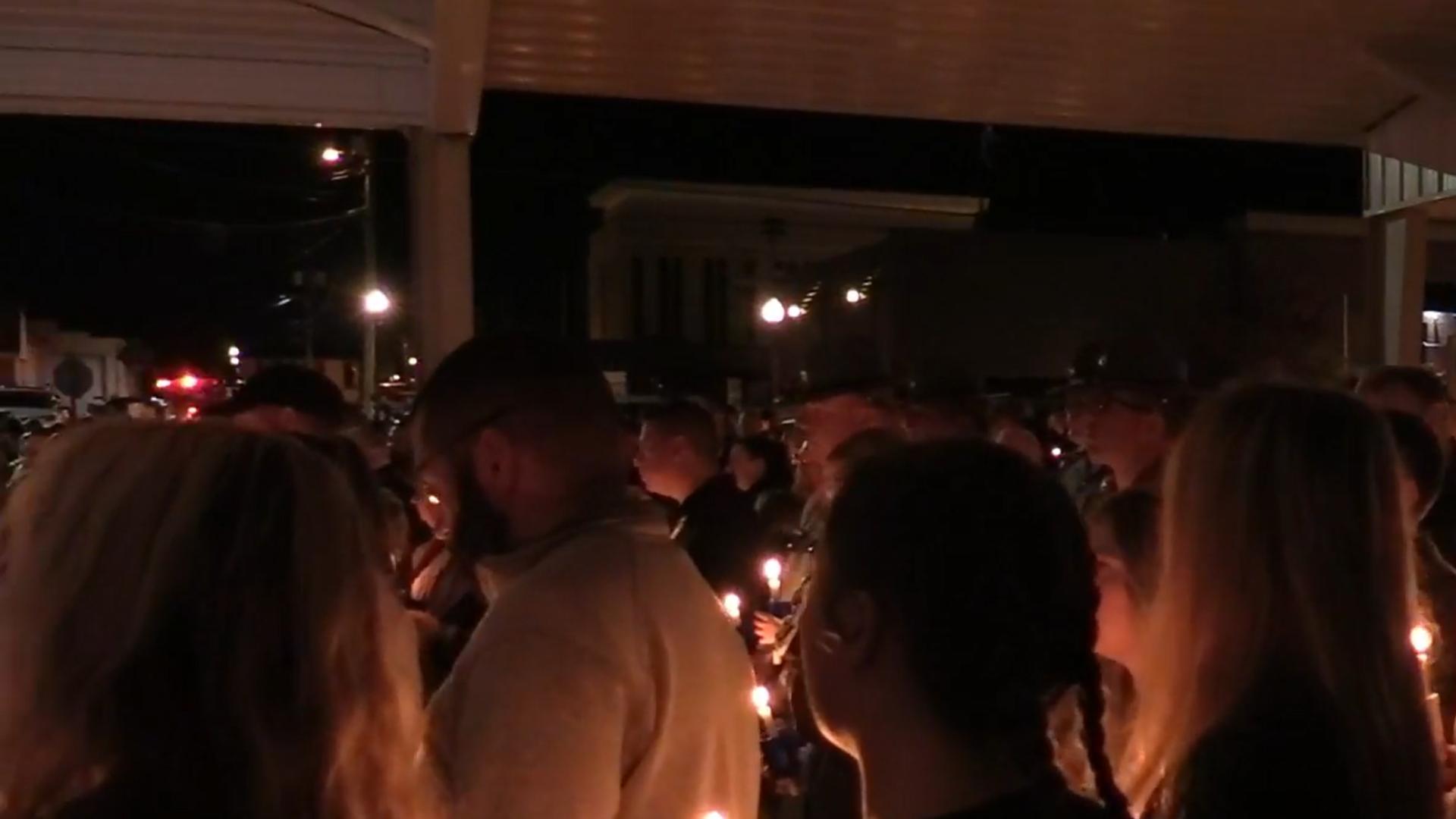 Candlelight vigil held for London police officer - WNKY News 40 Television