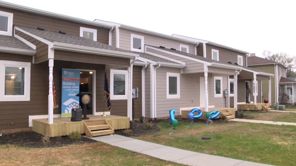 100 Habitat Homes Vo00 00 03 14still001