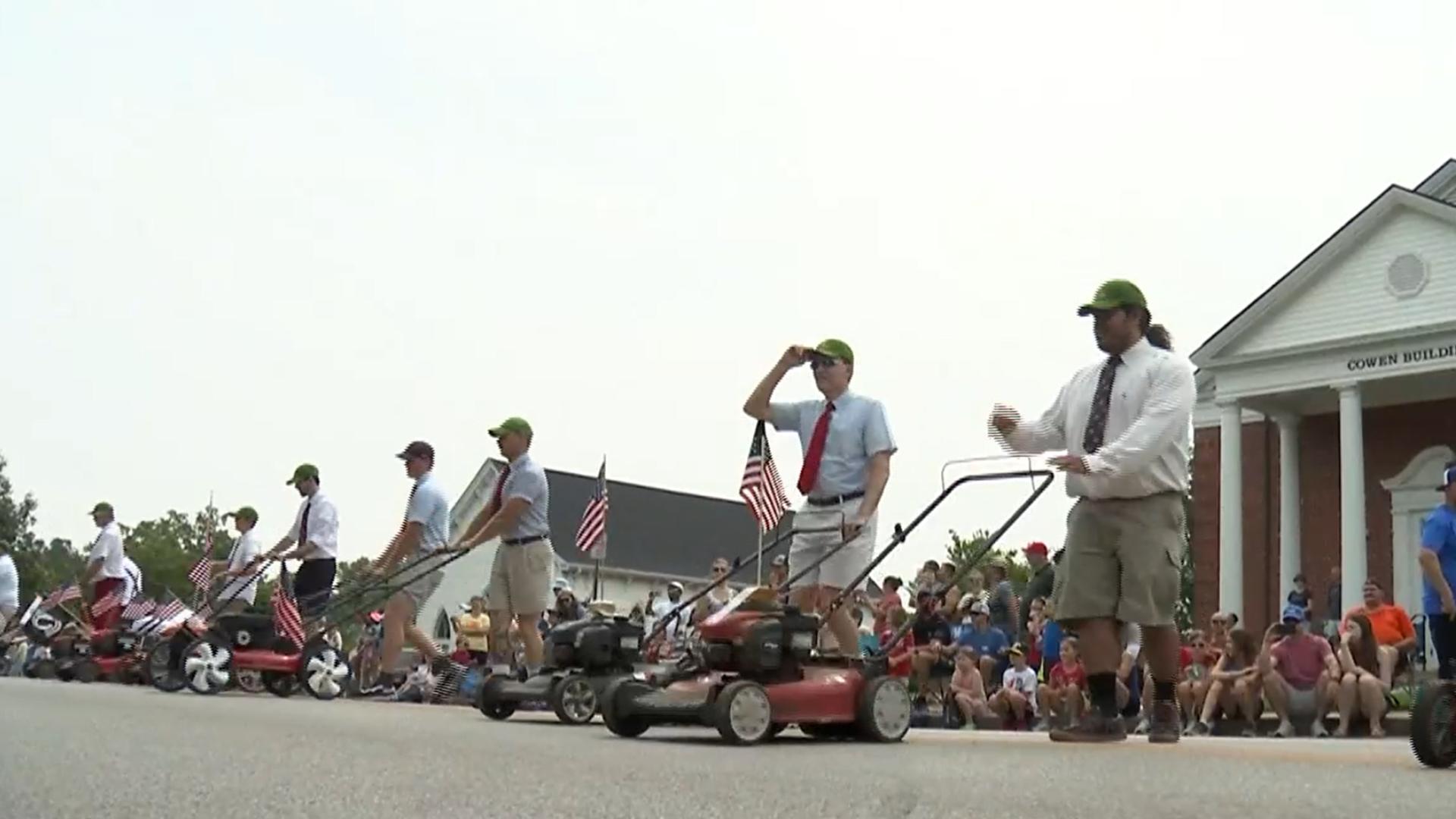 Lawn mower parade remains a tradition in Kentucky town WNKY News 40