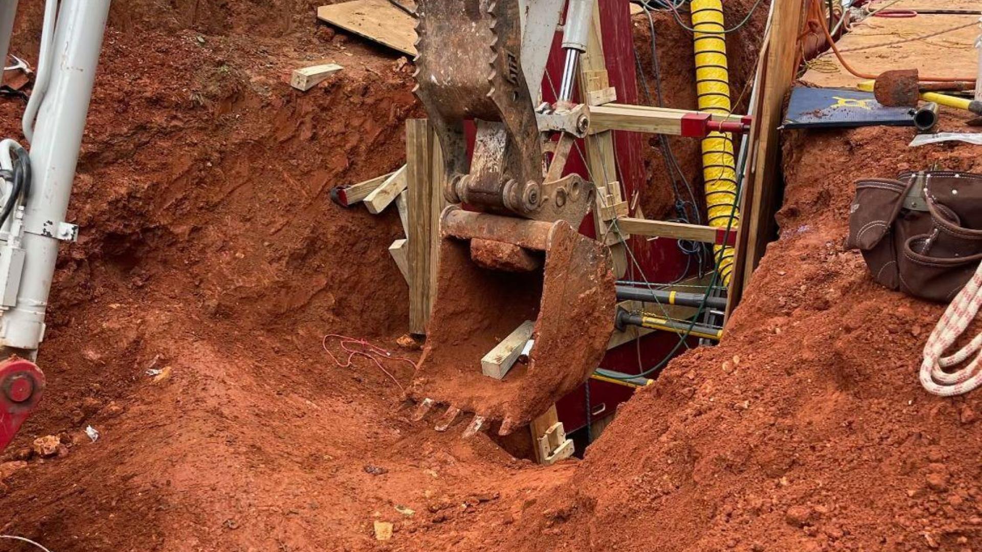 Emergency crews rescue woman from trench in Cave City - WNKY News 40 ...