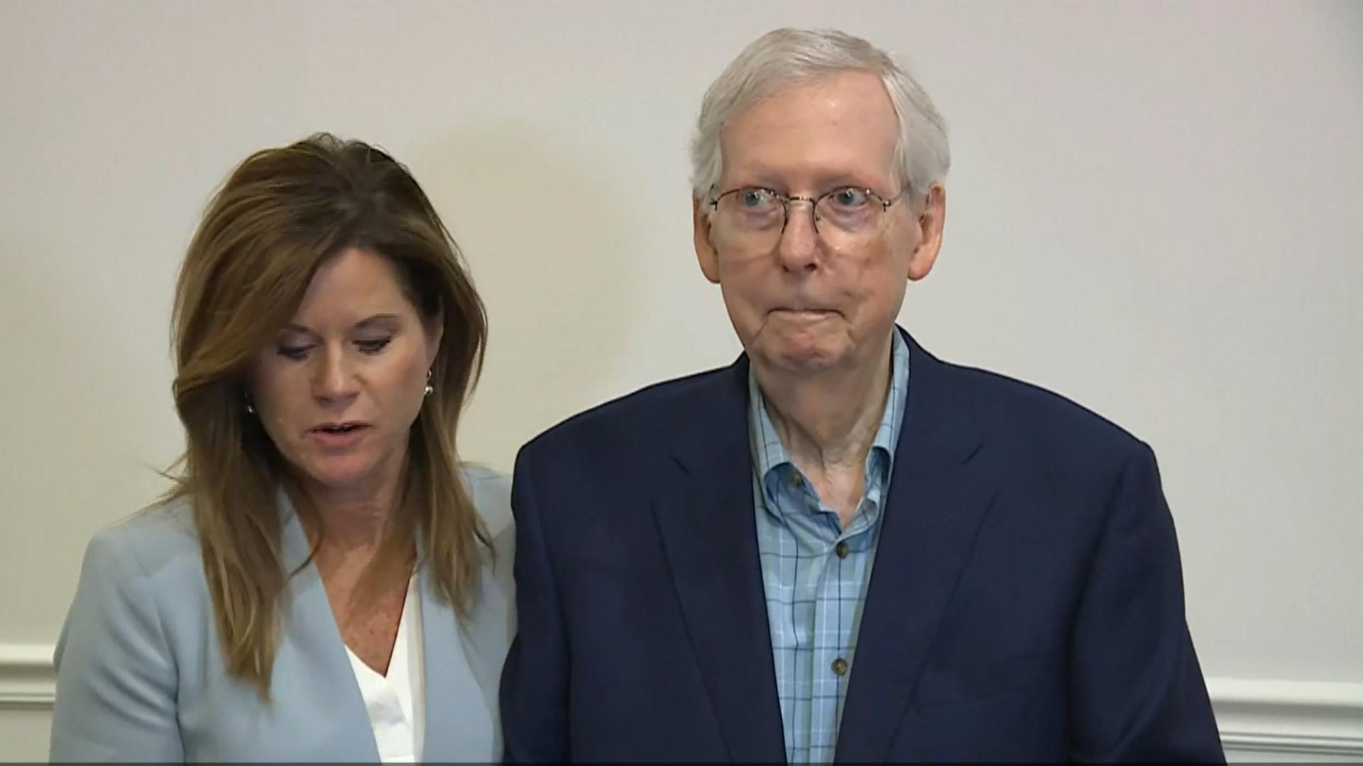 Senate Gop Leader Mitch Mcconnell Appears To Freeze Up Again This Time At A Kentucky Event