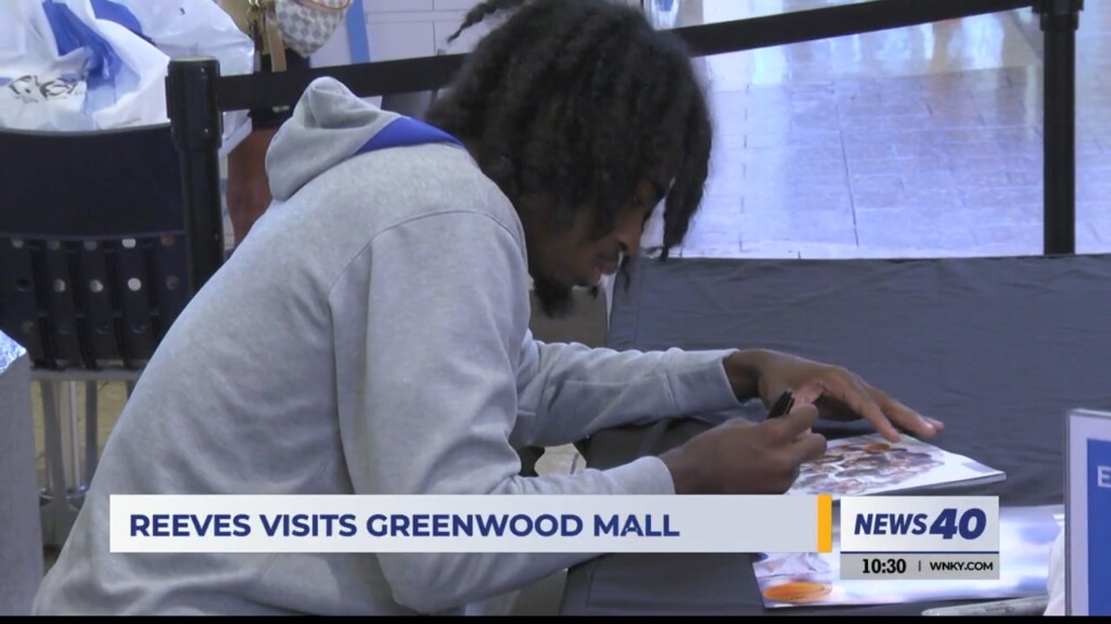 Kentucky's Reeves Signs Autographs At Greenwood Mall
