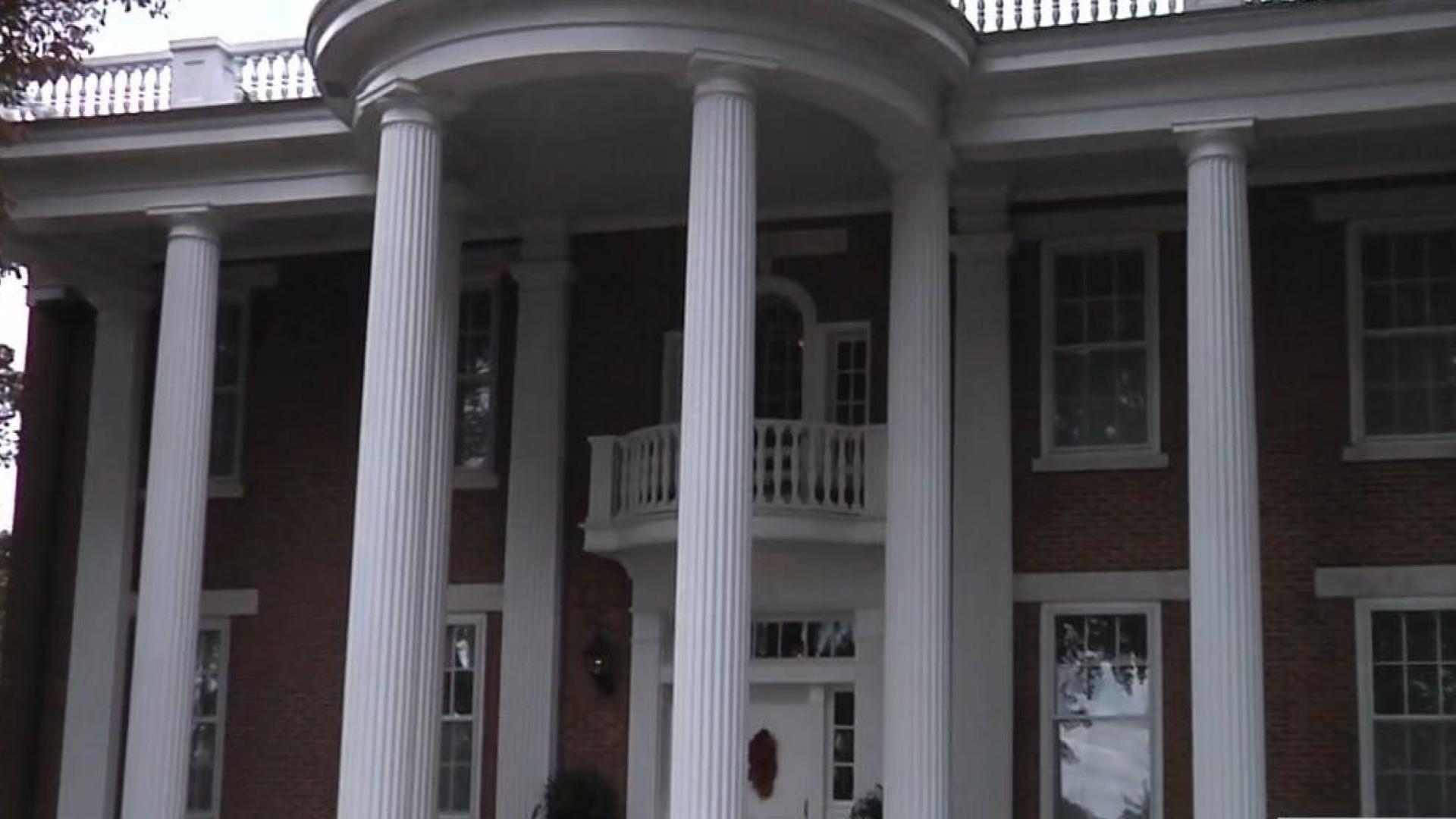 ●MURDER MANSIN A historic home known as the Murder Mansion is up for auction