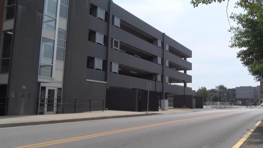 downtown bowling green parking garage