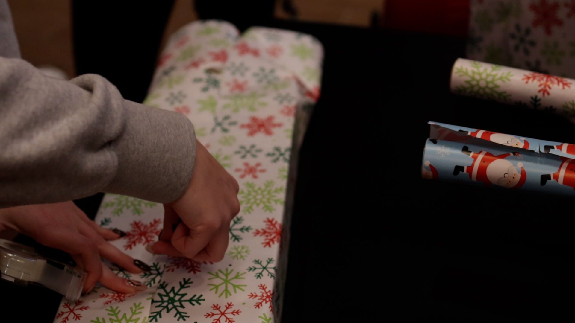 Vip Wrapping WKU Greek Life gift wrapping event - WNKY News 40 Television