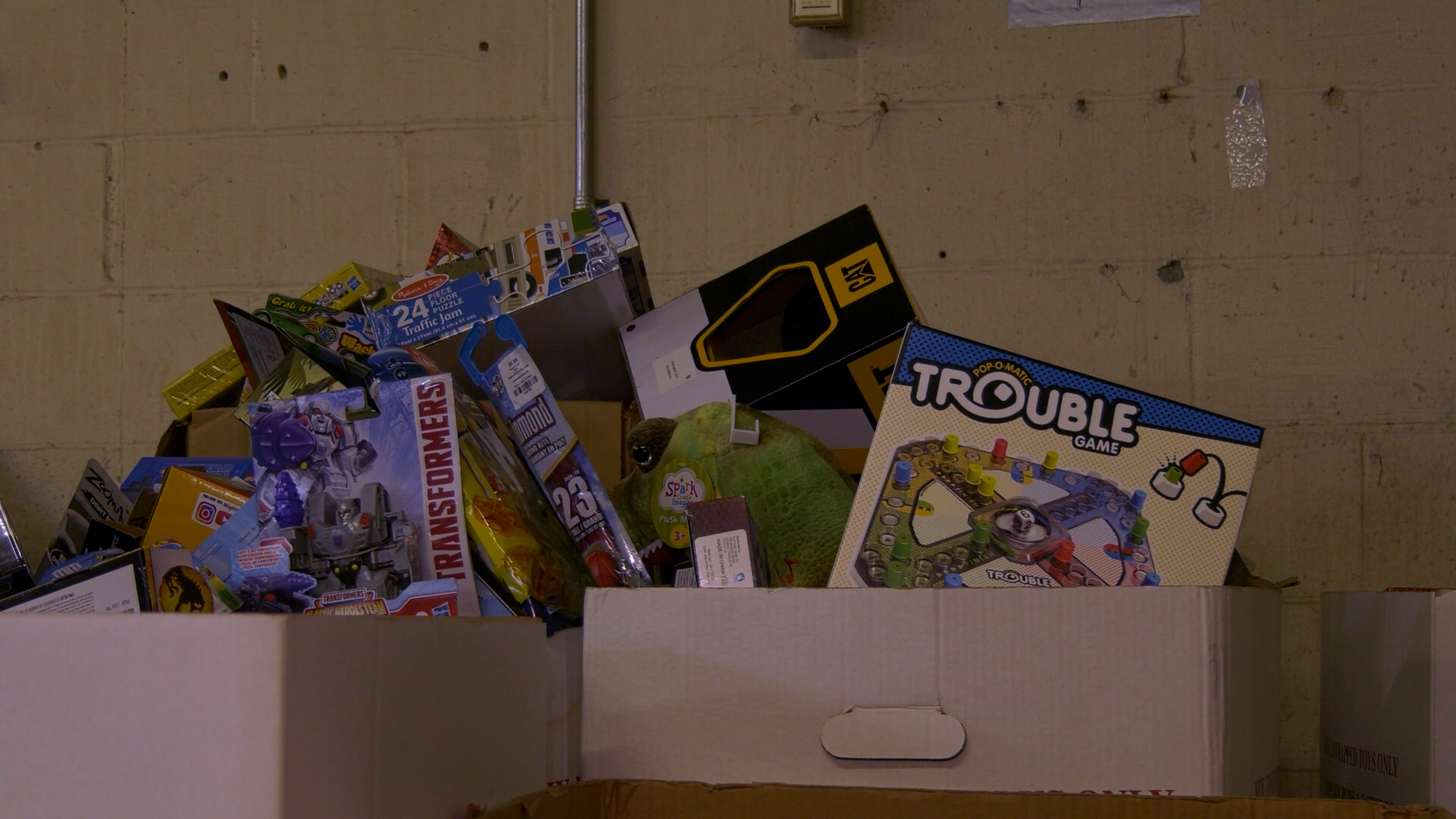 Toys for Tots wrapping the final gifts for Christmas delivery - WNKY News 40 Television