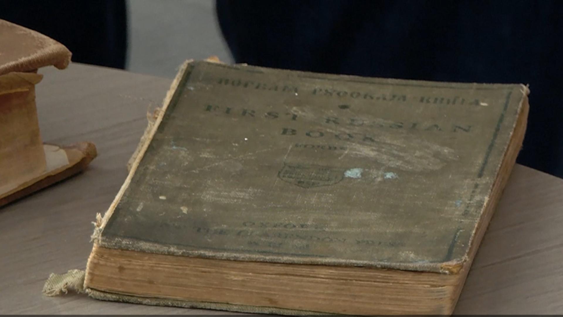 Family returns nearly 100year overdue books to Kentucky library WNKY