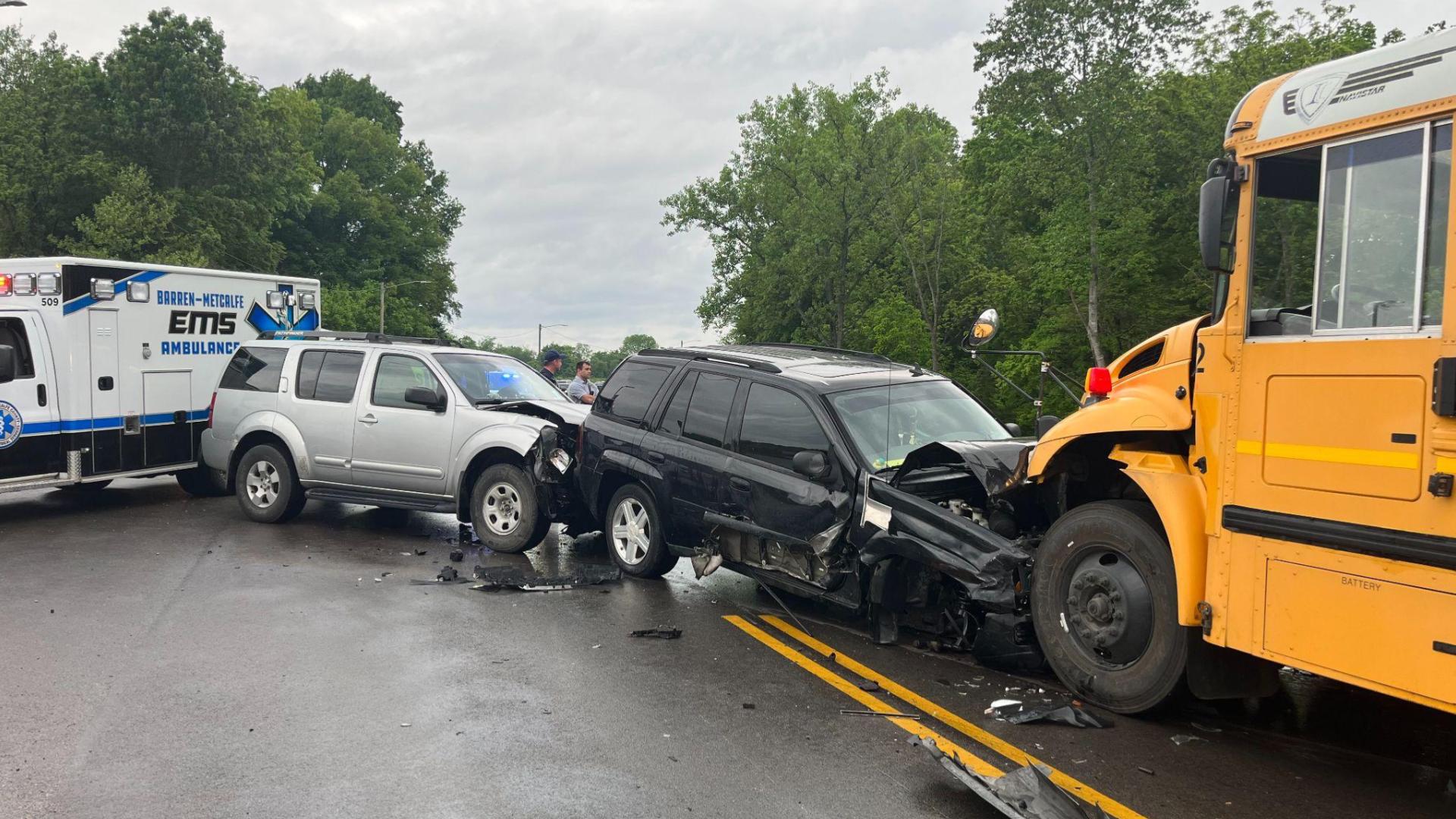 Barren County school bus involved in collision - WNKY News 40 Television