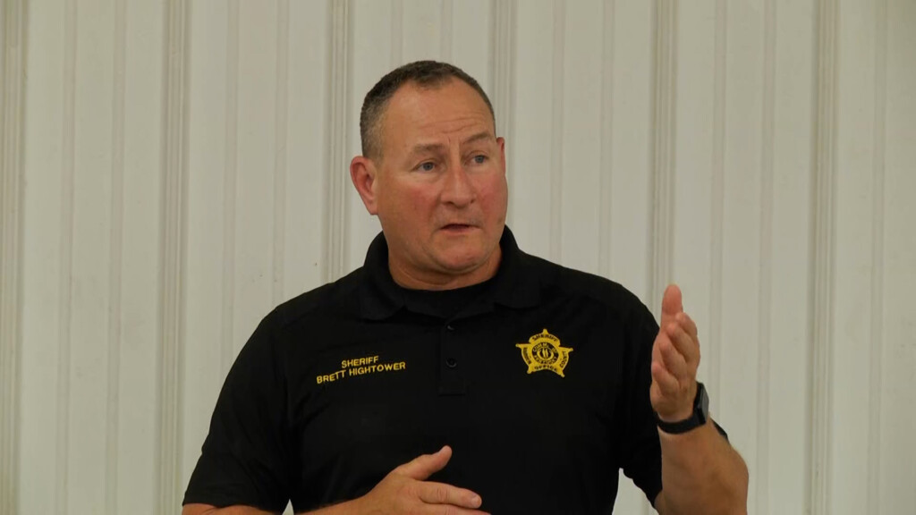 Smiths Grove Town Hall Pkg00 00 14 27still001