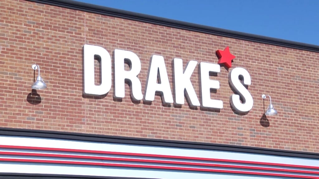 Drakes Grand Opening Vo00 00 38 10still001