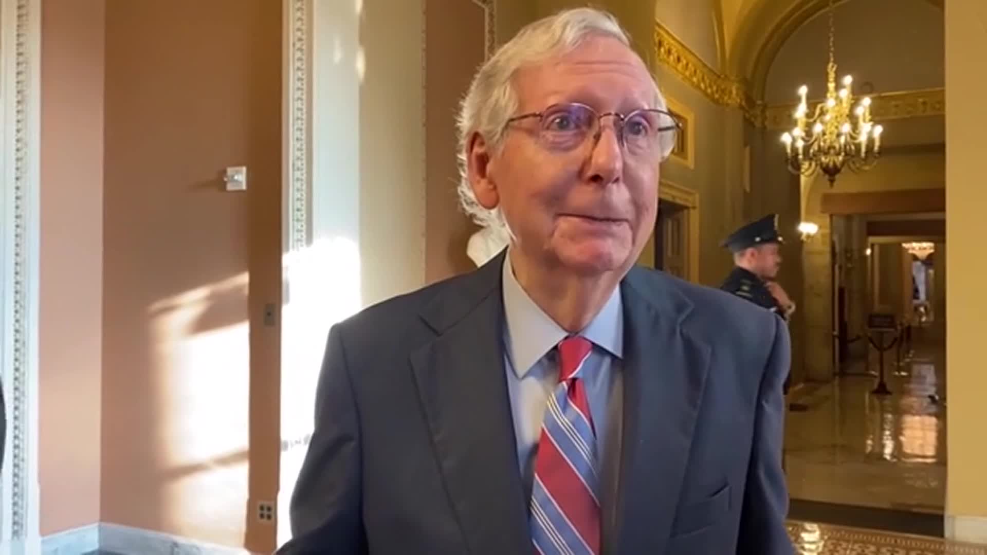 McConnell falls twice at Capitol on Wednesday - WNKY News 40 Television