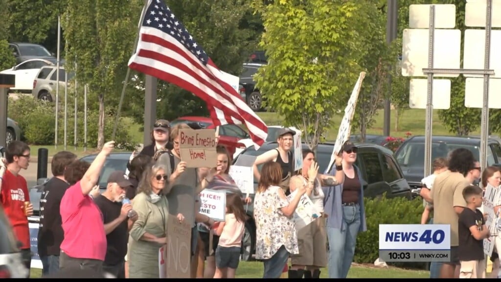 Citizens Protest I.c.e. In Bowling Green