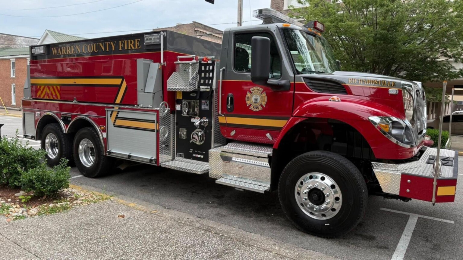 Warren County fire departments receive new tankers - WNKY News 40 ...