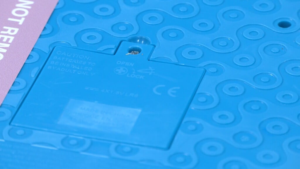 Dont Eat Batteries00 00 11 15still001