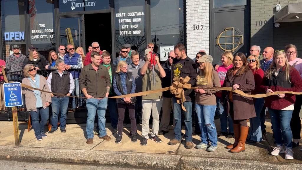 3 Distilleries Cave City Vo00 00 00 00still001