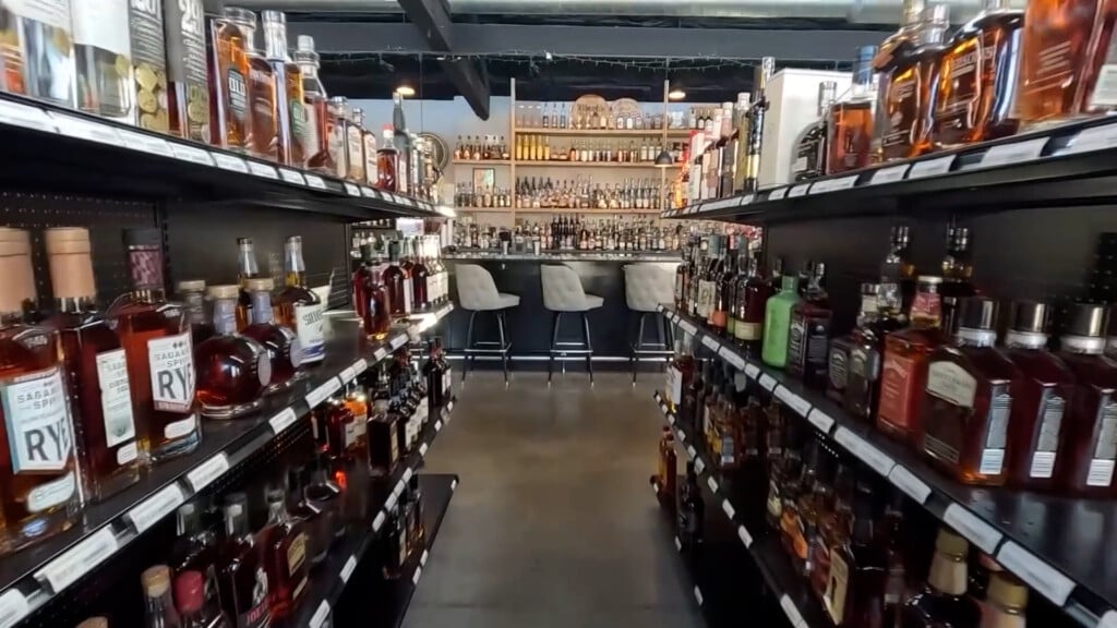 Dr Tailor Full Intv00 00 39 23still002