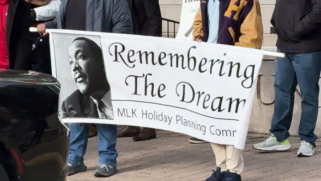 0994000100 01 43 19still001