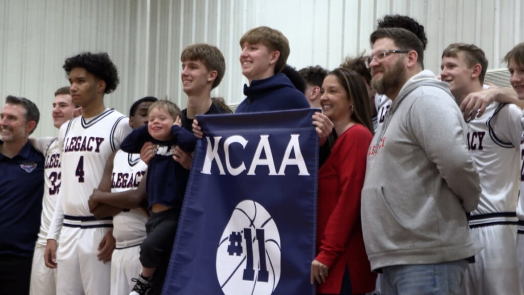 Cole Phillips Banner Vo00 03 16 09still001