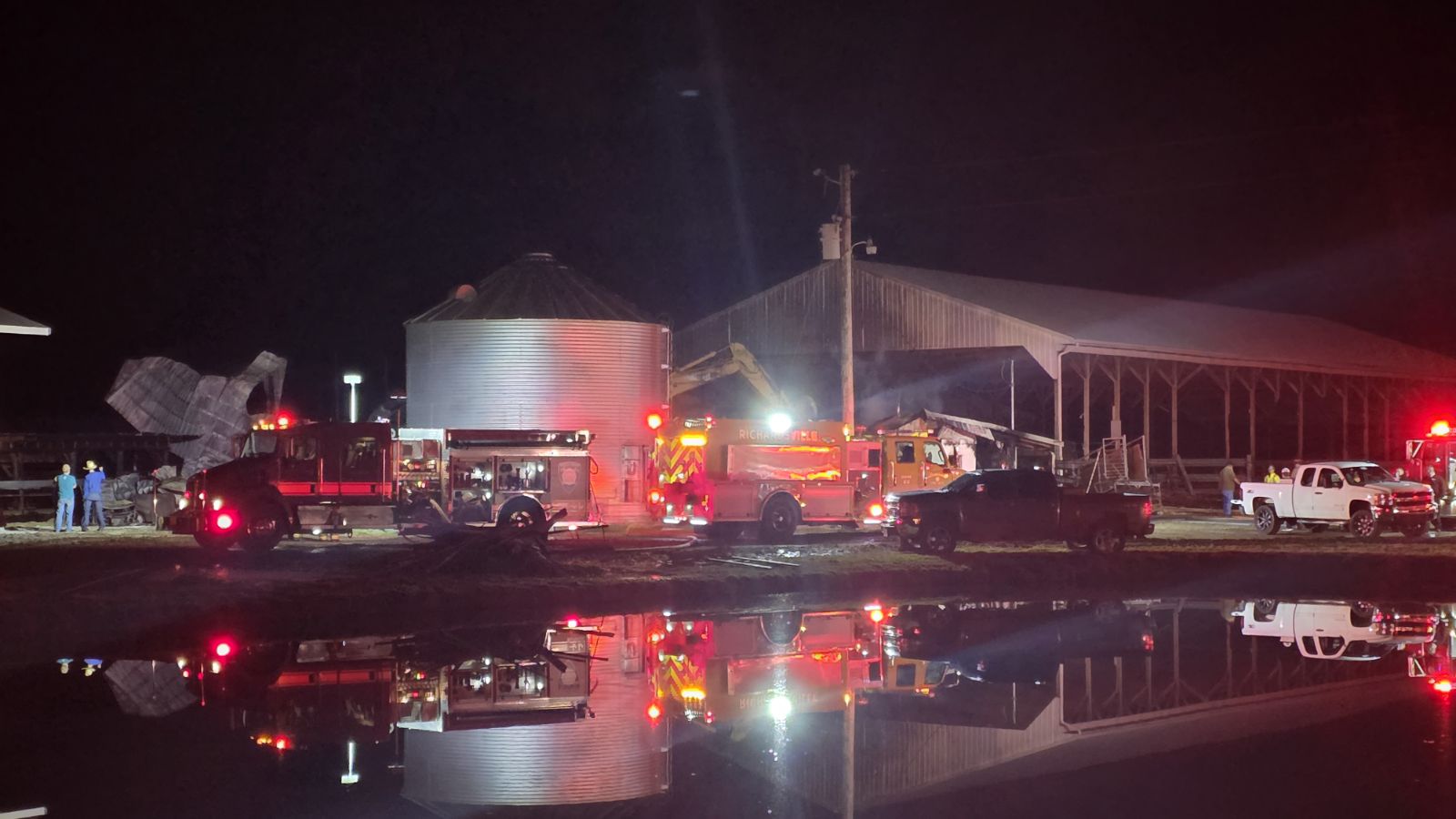Fire units respond to Smiths Grove barn fire - WNKY News 40 Television