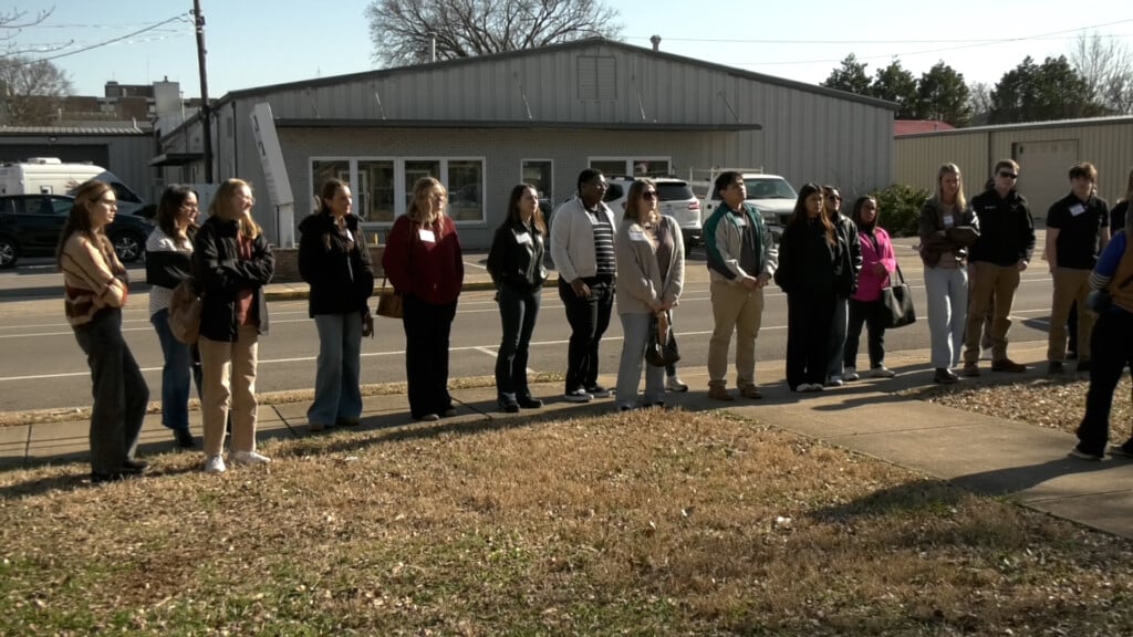 Bg Downtown Academy Shake Rag Pkg00 00 17 51still001