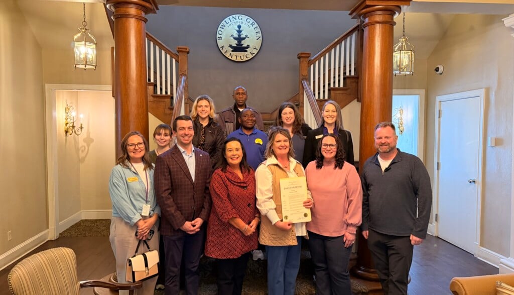 211 Staff Bg City And Warren County Gov Officials Along With 211 Community Partners