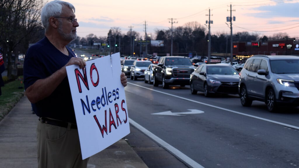 Int00 01 43 07still003