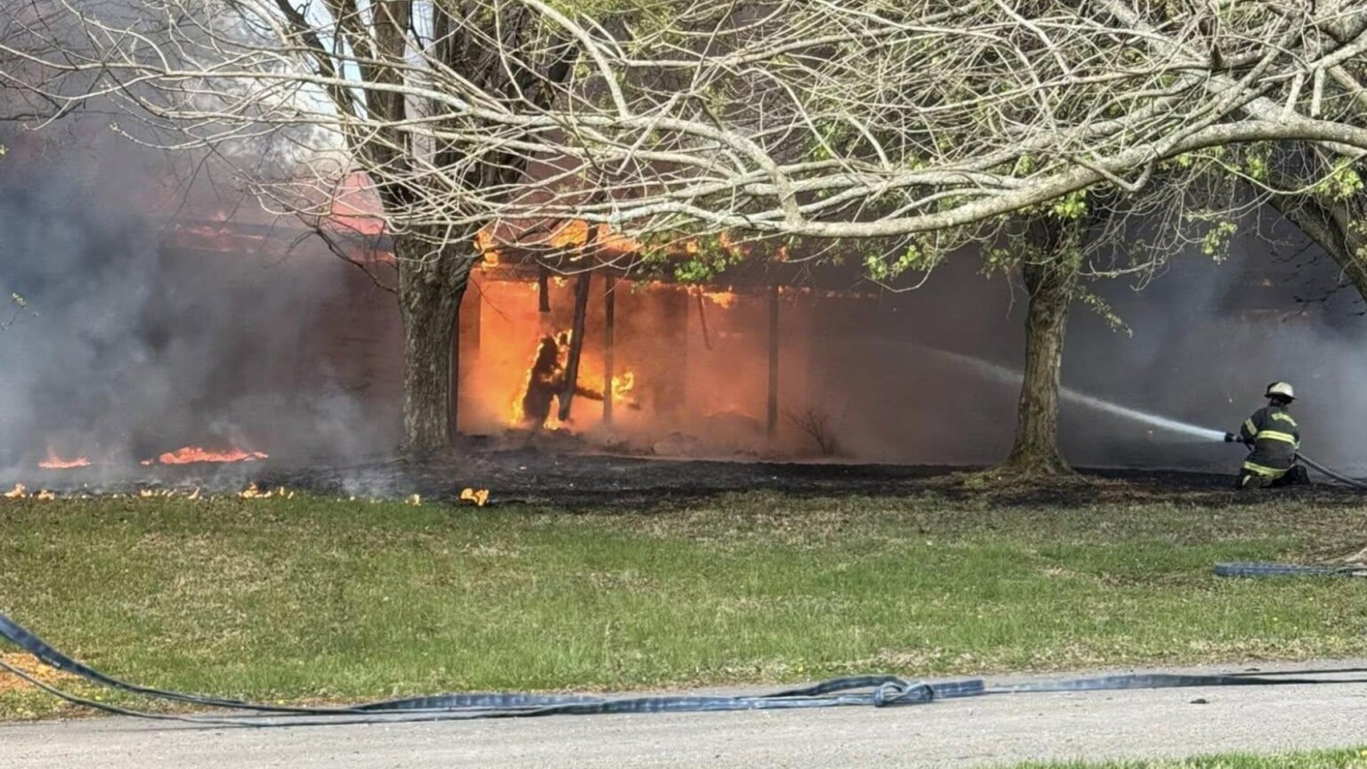 Multiple units respond to house fire in Pulaski County - WNKY News 40 ...