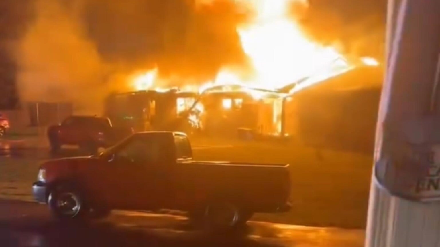 Weekend fire destroys home on Prescott Court - WNKY News 40 Television