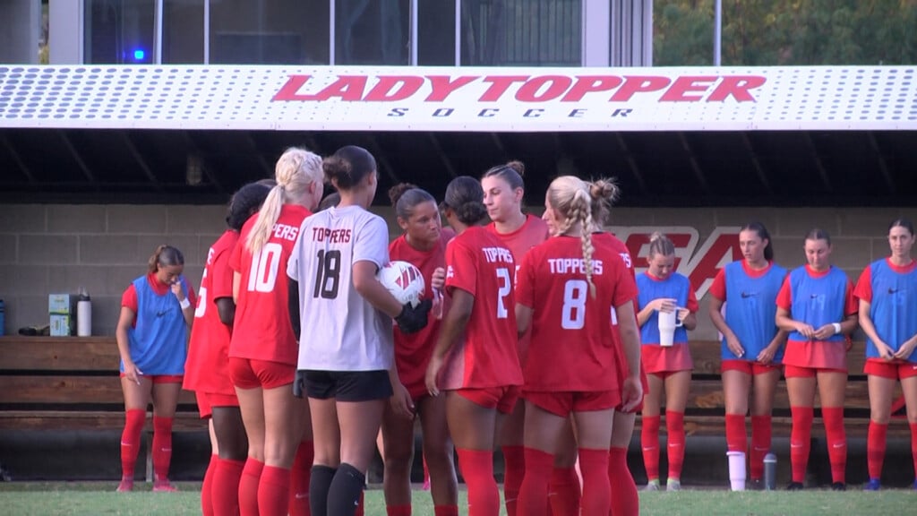 Wku Soccer Cover Pic 8 20