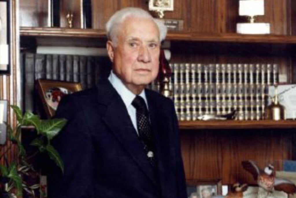 Ervin G Houchens
