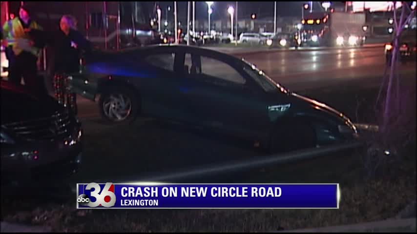 Lexington Police say teenage driver hit divider on New Circle Road