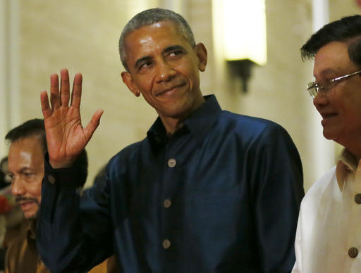 US President Barack Obama waves to the media as he arrives for the gala dinner of ASEAN leaders and its Dialogue Partners in the ongoing 28th and 29th ASEAN Summits and other related summits at the National Convention Center Wednesday