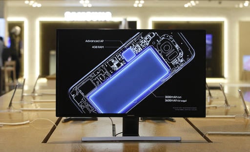 A screen shows an internal design drawings of Samsung Electronics Galaxy S7 smartphone at its shop in Seoul