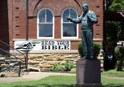 A statue of Clarence Darrow stands in front of the Rhea County Courthouse