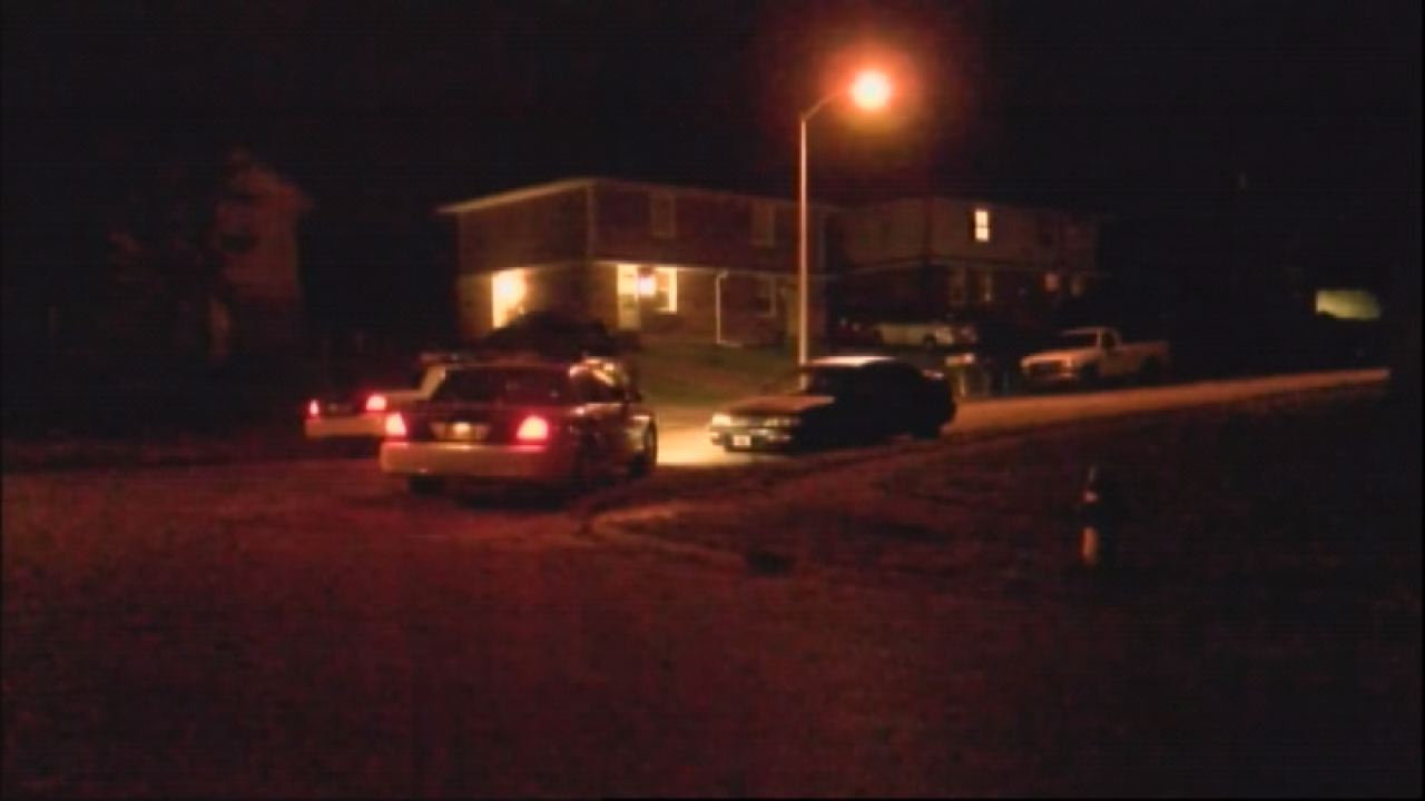 Police investigate after man shows up at hospital with gunshot wound - WTVQ