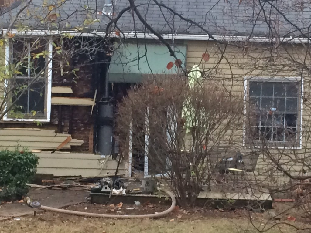 Small fire in rear of house on Rose Street in Lexington 12-14-16