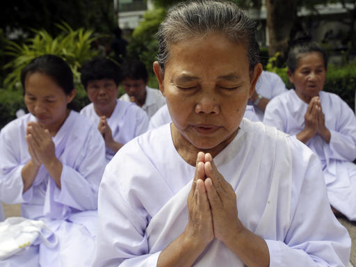 Thais pray for Thailand's King Bhumibol Adulyadej at Siriraj Hospital where the king is being treated in Bangkok