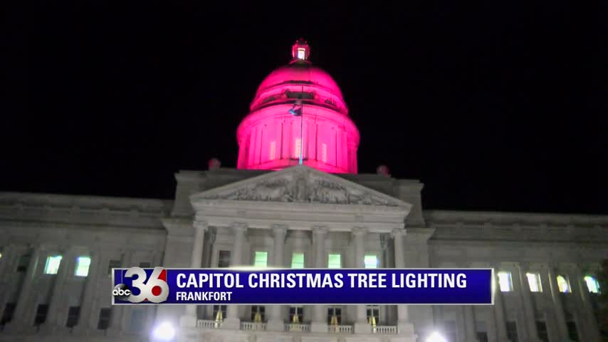 Captiol Rotunda in Frankfort lit up with alternating Christmas colors 12-4-17
