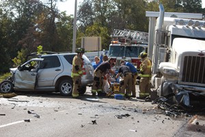 Missing 16-year old girl from Tennessee collides head-on with semi on US 25E at KY 3041 in Knox County 9-8-16 she and passenger John Deaver critically injured...happened after police pursuit