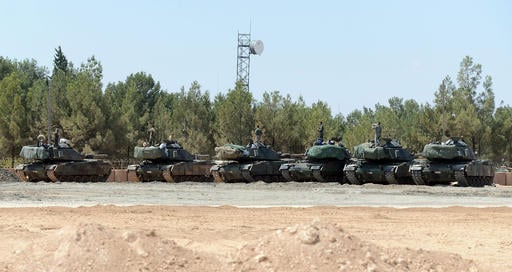 Turkish tanks stationed near the Syrian border