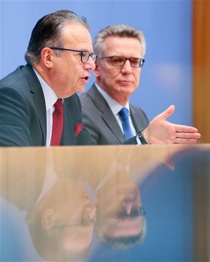 Federal Minister of the Interior Thomas de Maiziere and head of the Federal Agency of Migration and Refugees Frank-Juergen Weise hold a press conference regarding the numbers of asylum seeker for September 2016 as well as the third quarter 2016 in the Federal press conference in Berlin