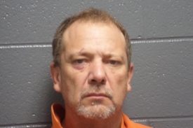 Brian Lainhart accused of holding woman who he has a child with against her will and stabbing her as she jumped from a moving car in Boyle County 8-12-17
