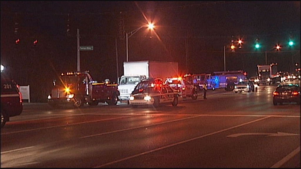 Fluid spill closes Winchester Road at Patchen Wilkes Drive in Lexington following 2-vehicle collision 3-15-17