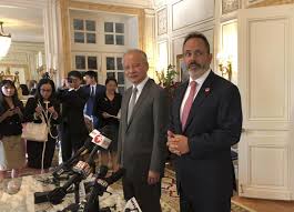 Governor Matt Bevin talks economic development at the Governor's Mansion with Chinese Ambassador to the U.S. Cui Tiankai 8-13-18