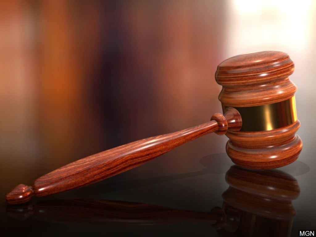Judge blocks Kentucky virus limits on racetracks