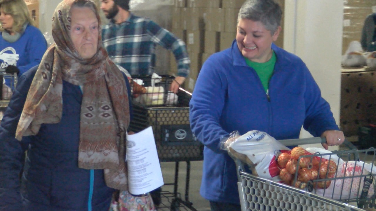 God's Pantry hands out thousands of Thanksgiving meals to those in need