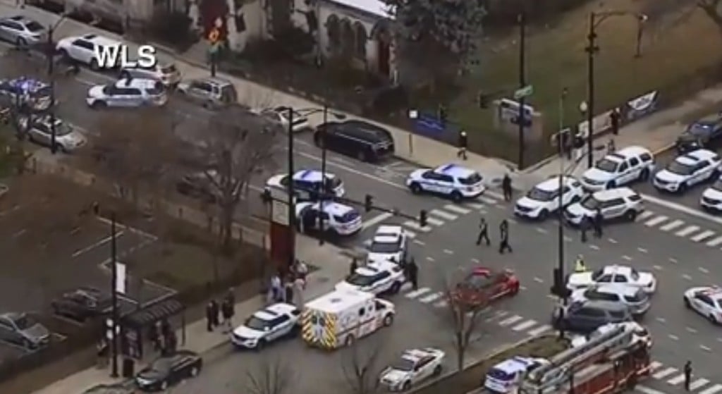Police officer shot at Mercy hospital in Chicago.
