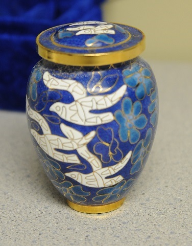 Urn found in Lexington. Police trying to find owner.