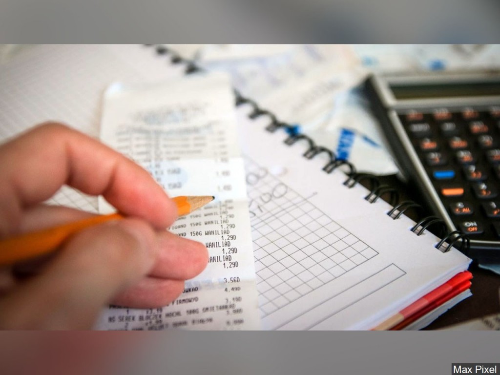 Calculating taxes Image via MGN Online