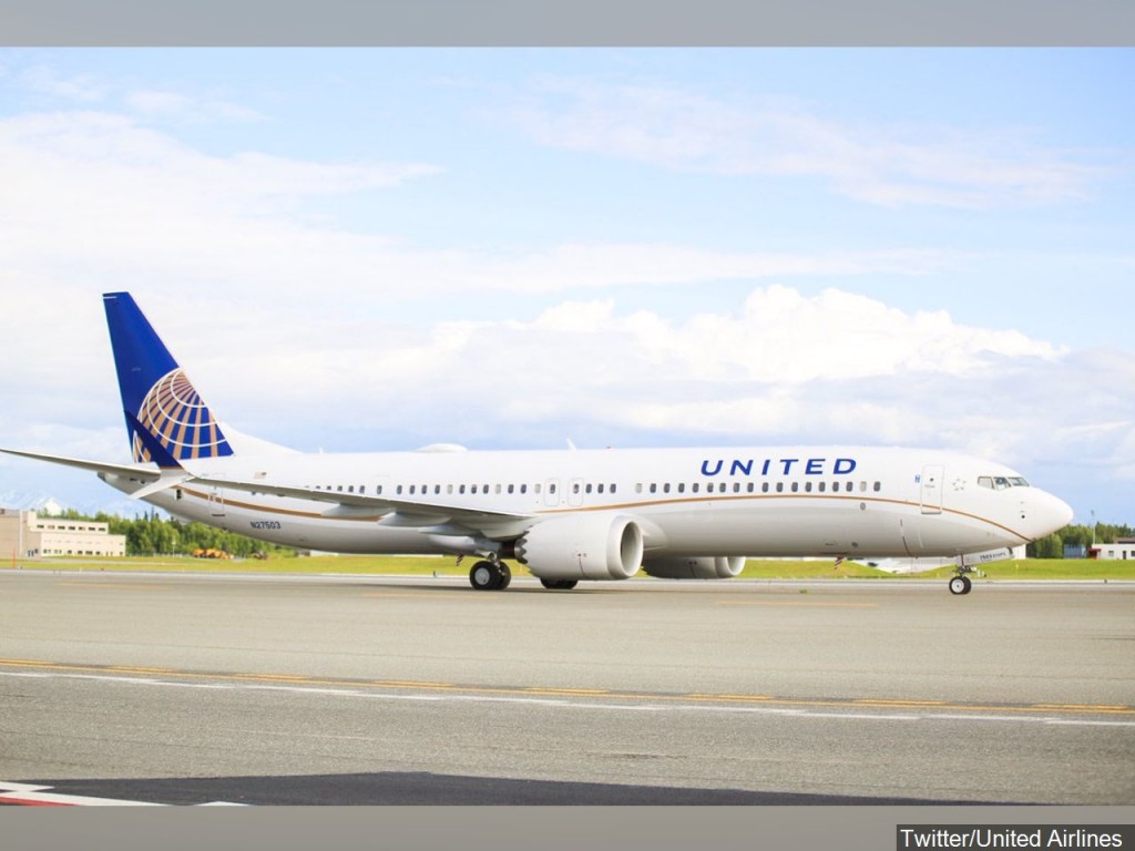 United Airlines plane Boeing 737 MAX 9